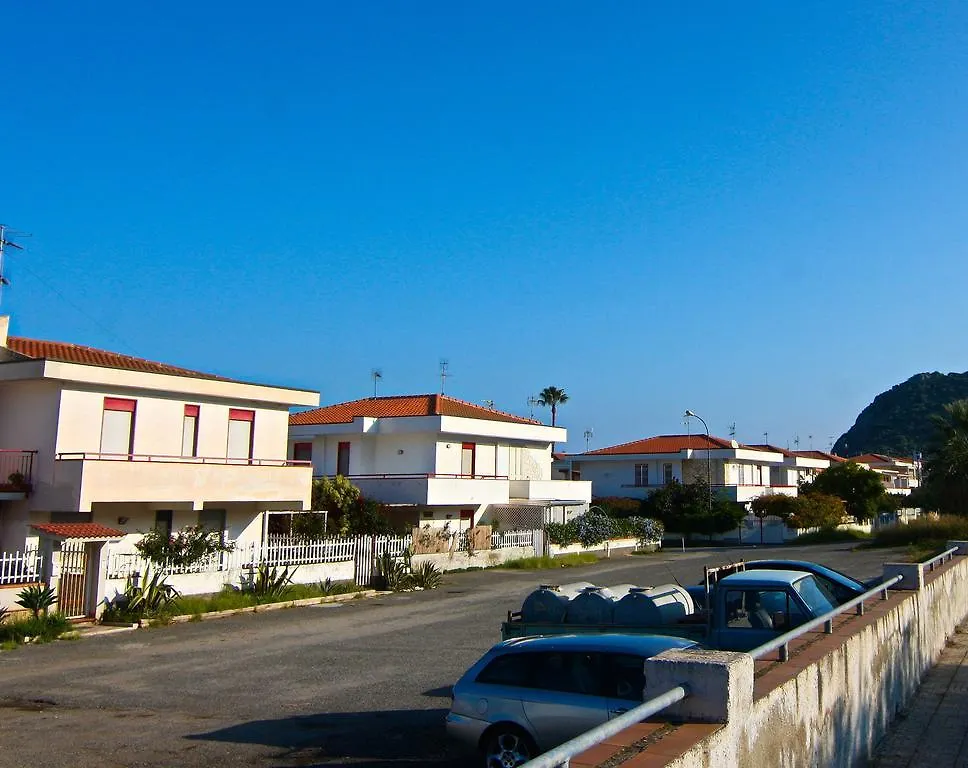 Appartement Casa Filippa & Case Charlotte, Mongiove Al Mare