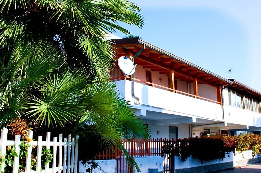 Casa Filippa & Case Charlotte, Mongiove Al Mare Apartment