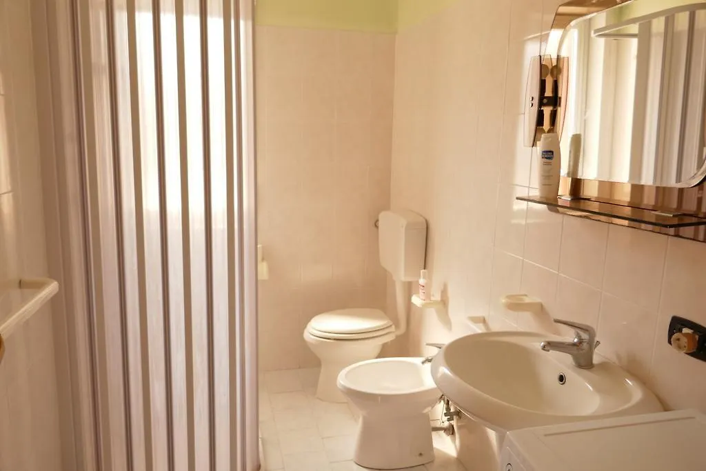 Casa Filippa & Case Charlotte, Mongiove Al Mare Apartment