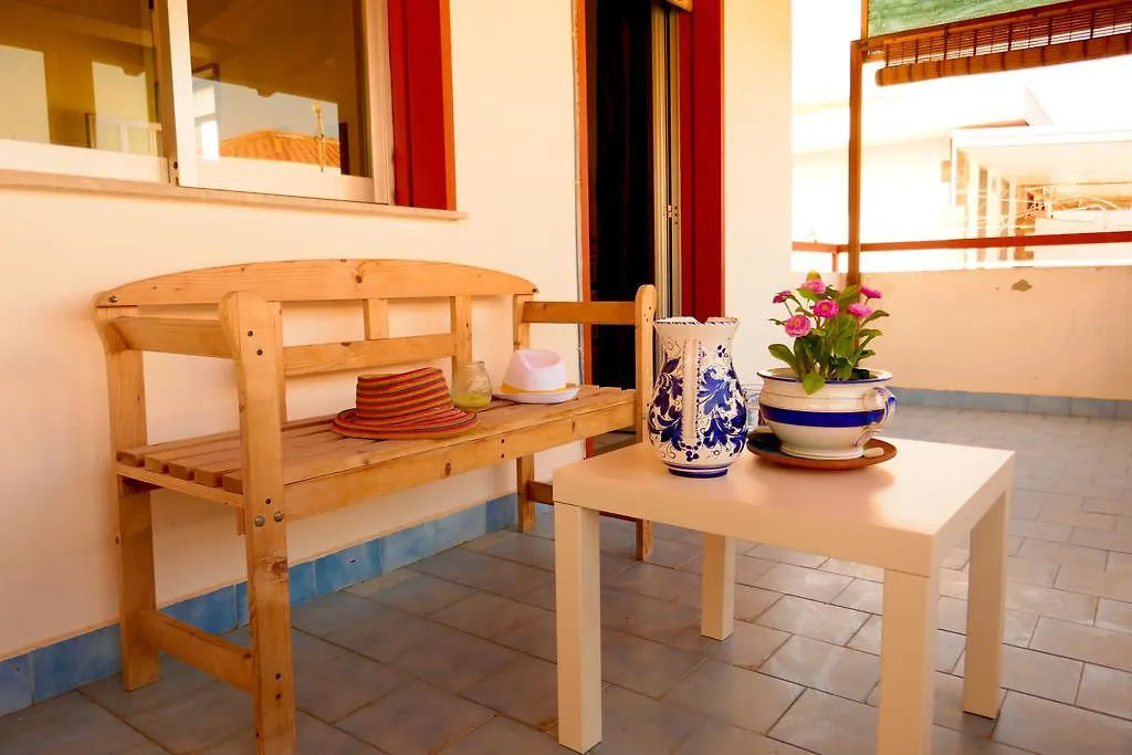Apartment Casa Filippa & Case Charlotte, Mongiove Al Mare