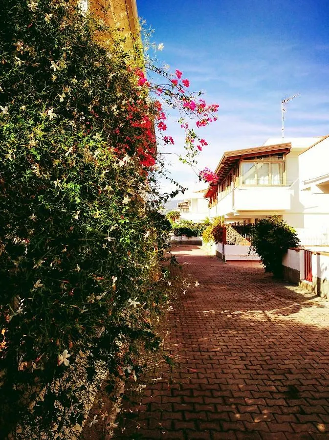 Casa Filippa & Case Charlotte, Mongiove Al Mare 0*,  Italy